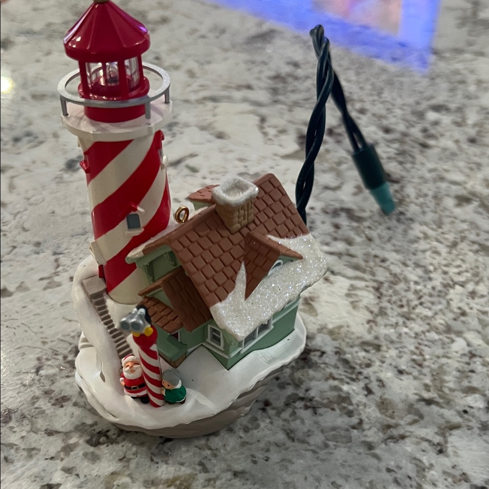 Hallmark Keepsake Lighthouse Ornament 2003- no box but in very good condition